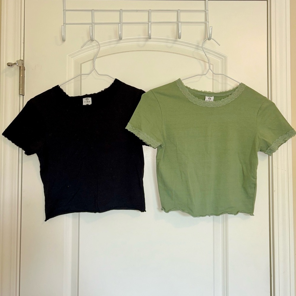 Zine Clothing Black and Green Short Sleeve cropped Tees with lace trip